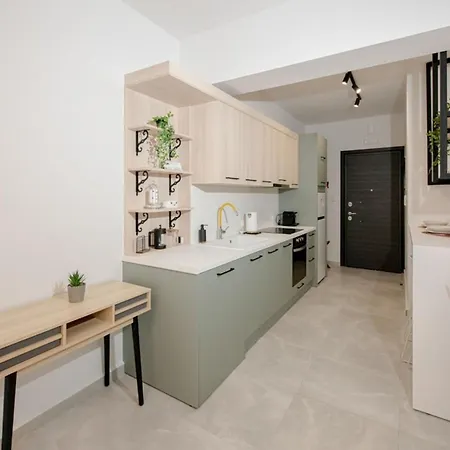 Minimal Chic Retreat Apartment *